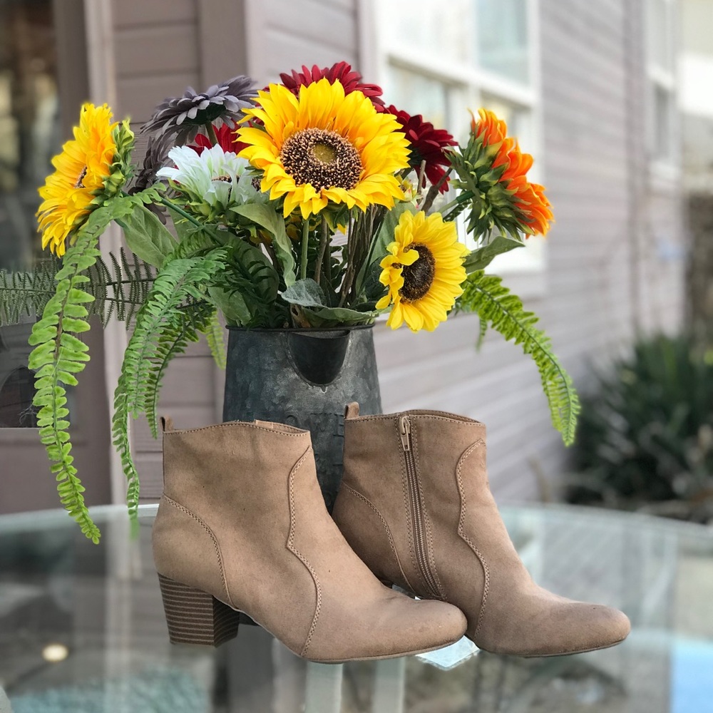 American Eagle Booties ✨🌿🍃🌾